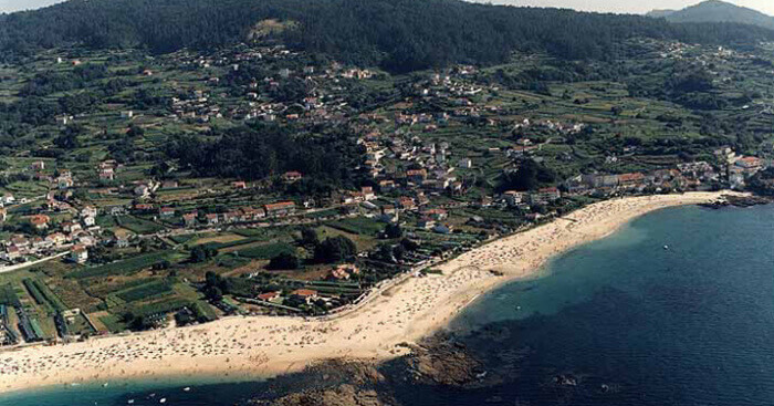 Playa de Agrelo y Portomaior con la playa de Loureiro al fondo en Bueu. Venalmorrazo.com