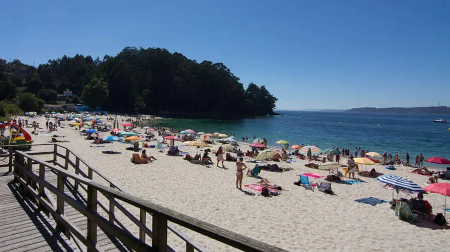 Playas en el pueblo de Marín