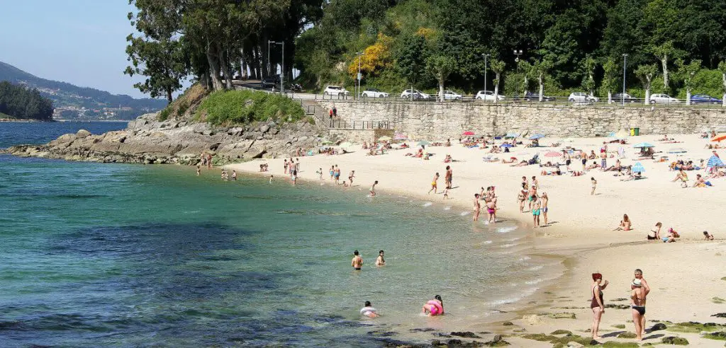 Playas en el pueblo de Marín