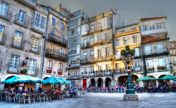 Terrazas montadas en la Plaza de la constitución de Vigo, en el casco viejo, Venalmorrazo