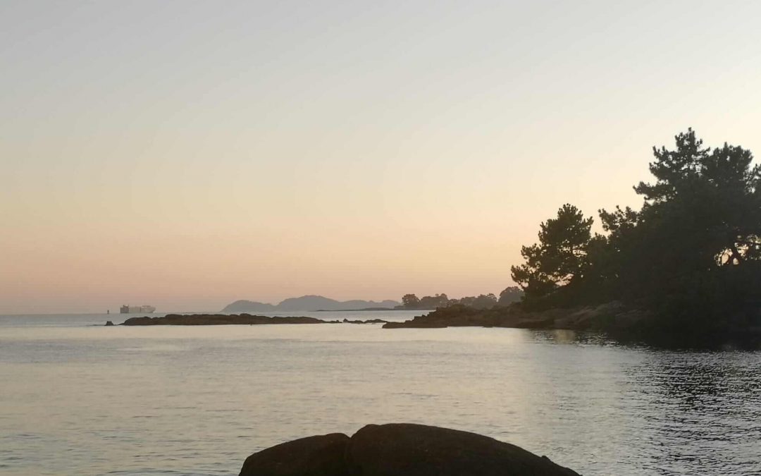 Playa de los Alemanes – Playa nudista en el centro de Cangas.